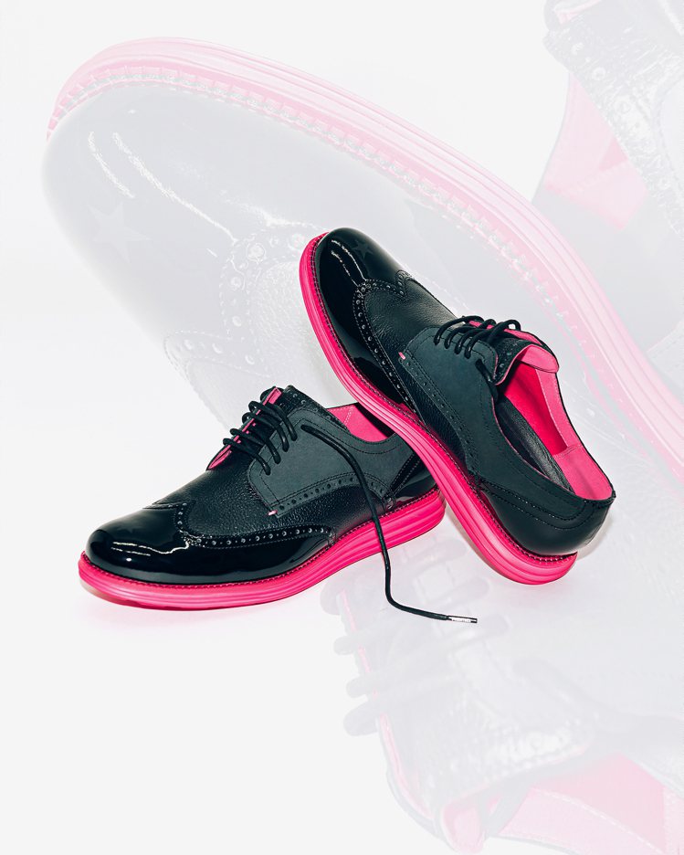 PHANTACi和Cole Haan聯名mr. PHORTY系列ØriginalGrand Wingtip牛津鞋，8,800元。圖／PHANTACi提供