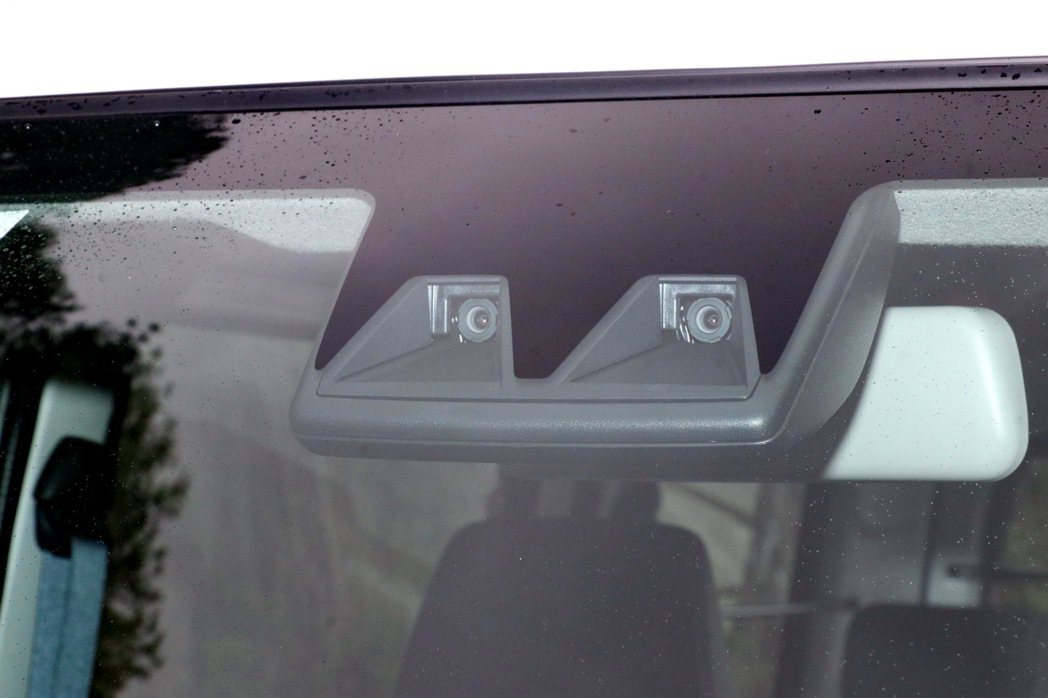TOWN ACE廂車頂規搭載原廠TSS主動式安全防護系統，透過車內雙攝影機偵測路...