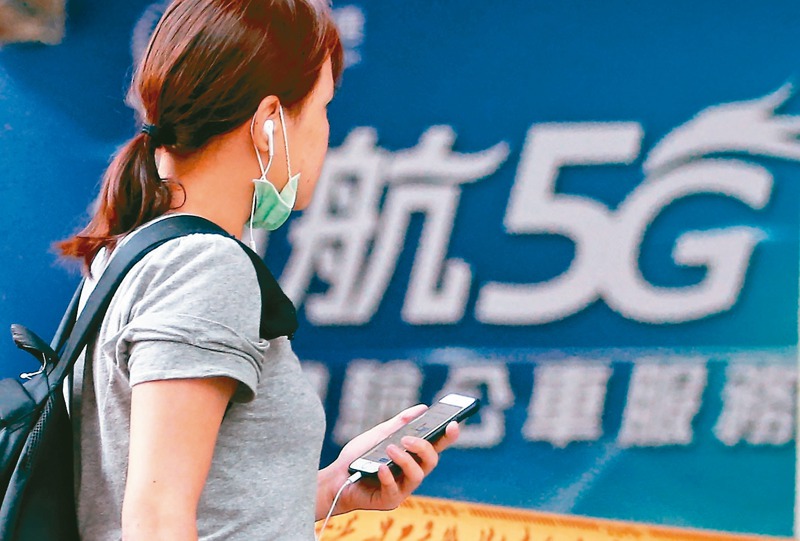 台灣兩宗電信合併案究竟何時過關，市場眾說紛紜，電信業者屏氣凝神，期待能在農曆年前聽到合併案過關的好消息。圖／聯合報系資料照片