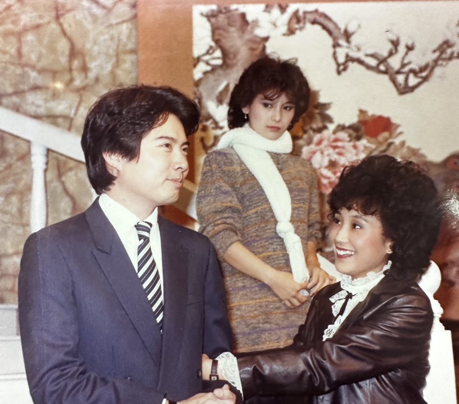 江長文(左)當年跟著周遊到美國拍電視劇「旅途」。圖／周遊提供