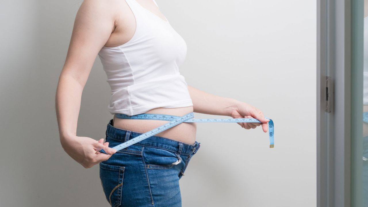 下腹部脂肪堆積形成「泡芙人的狀態」，最常見的原因就是壓力荷爾蒙的影響。圖片／Canva