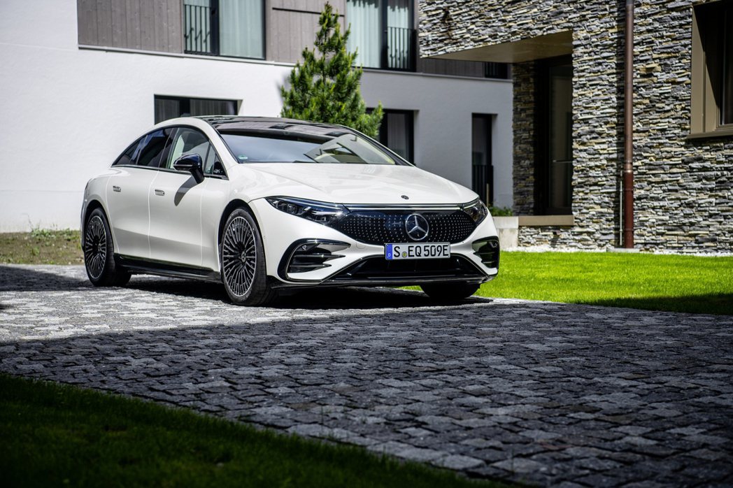 德國三芒星Mercedes-Benz 2022年在美國交付286,764，為去年...