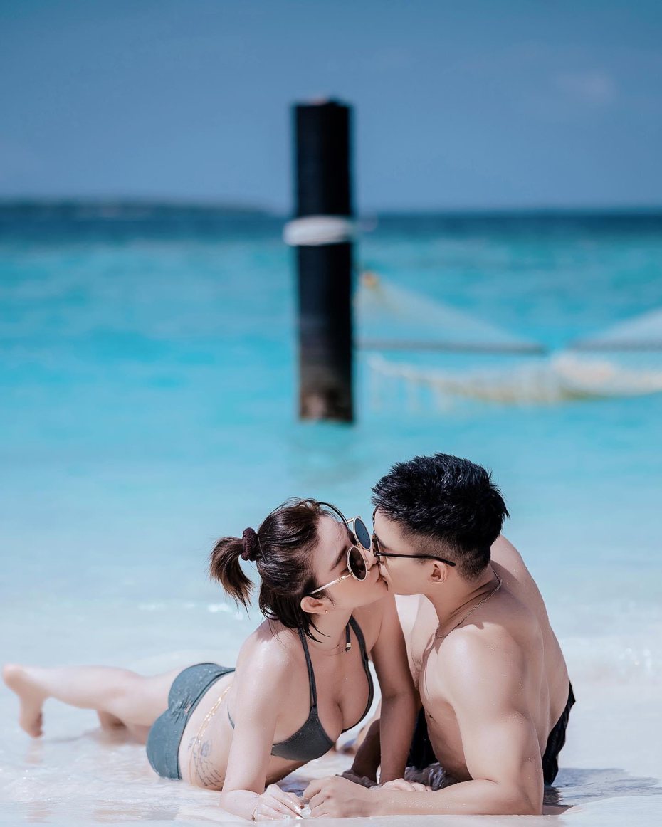王家梁和許維恩(左)的性感健康沙灘照吸了很多眼球。圖／摘自臉書