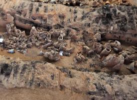 陝西秦始皇帝陵博物院研究員表示，兵馬俑坑的甬道曾被人挖開過，推測有人破壞。圖／取自大陸央視新聞畫面