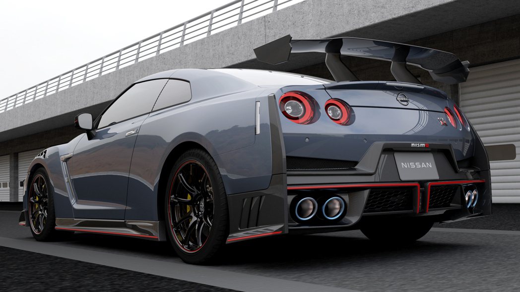 2024 Nissan GT-R NISMO的GT尾翼也改為天鵝頸支架，增加了近...