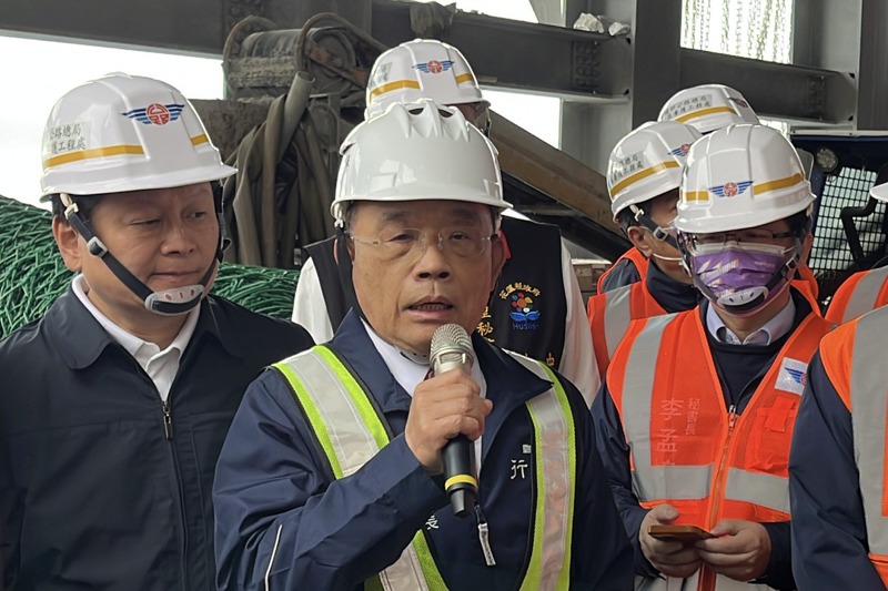 行政院長蘇貞昌今天到大清水隧道崩塌現場，指出會儘速推動蘇花安工程，提供安全的道路。記者王思慧／攝影