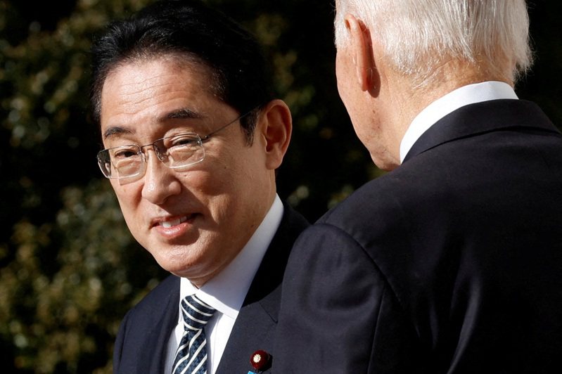 日本首相岸田文雄(左)13日在白宫与美国总统拜登(右)举行高峰会。路透(photo:UDN)