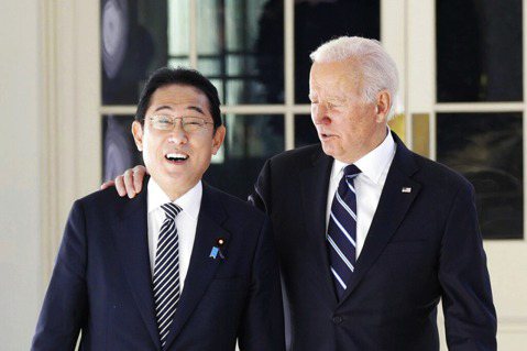 日本首相岸田文雄於2023年1月9日展開為期一週的歐美五國外訪，圖為岸田文雄與美...