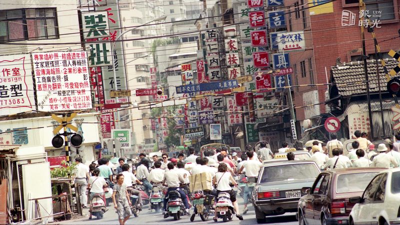 圖為台北市東區商圈中心黃金地段街景。圖／聯合報系資料照（1989/06/28許振輝攝影）