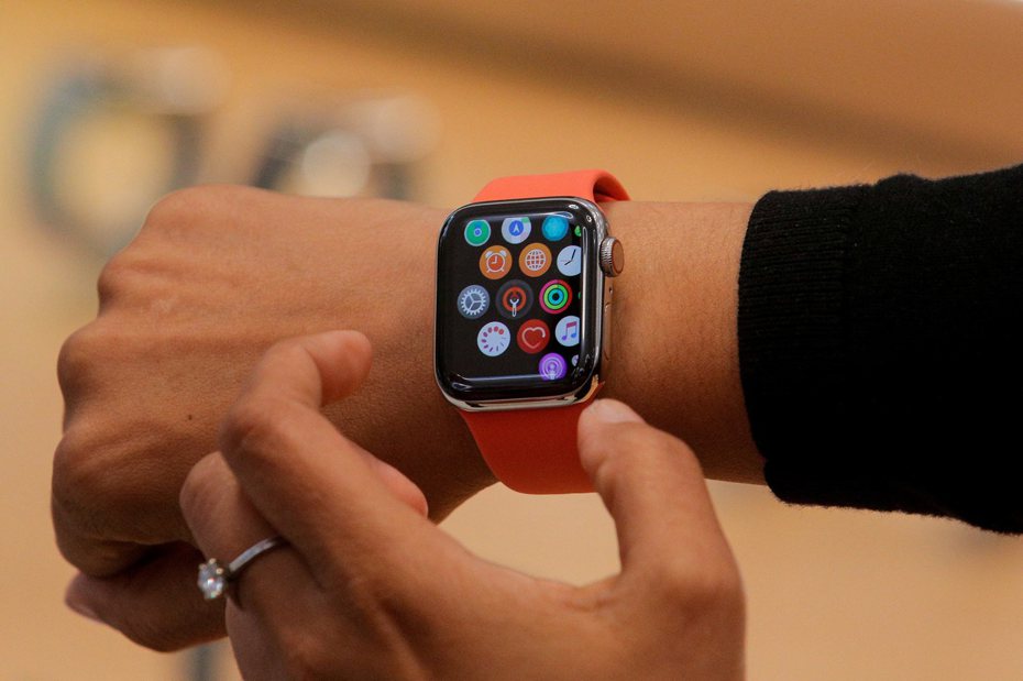 有網友發現「刺青會影響Apple Watch運作」。示意圖／路透