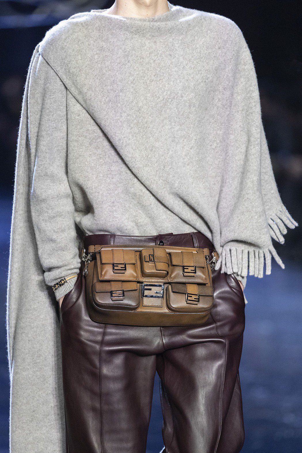 本季男裝的Baguette包款滿布多個實用性十足的口袋。圖／FENDI提供