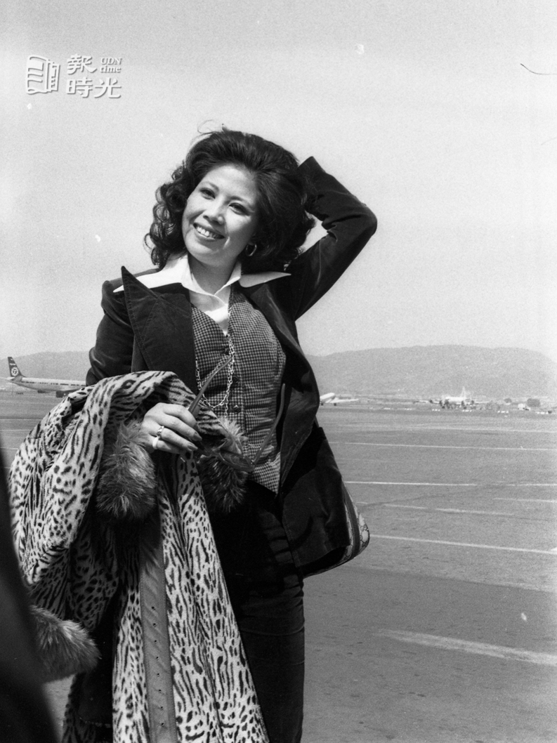 知名旅日歌星歐陽菲菲（見圖），十九日中午乘日航班機回國，將在台度假一個月後，再赴日演唱。圖／聯合報系資料照（1974-02-19 程川康攝影）