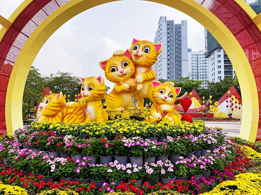 越南胡志明市迎接新年的貓咪裝置藝術。 圖／Hannah Wu拍攝　