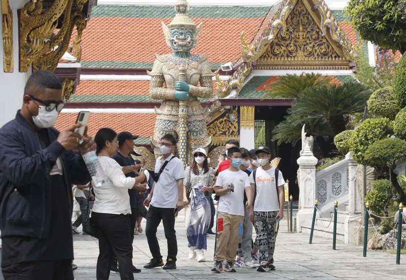 泰國警方調查，有80名移民局官員涉嫌和在泰國發展的中國人勾結，在2020年到2021年間廣發各種簽證讓上千名中國人留在泰國，從事非法活動。圖為示意圖，非新聞當事照。圖／歐新社