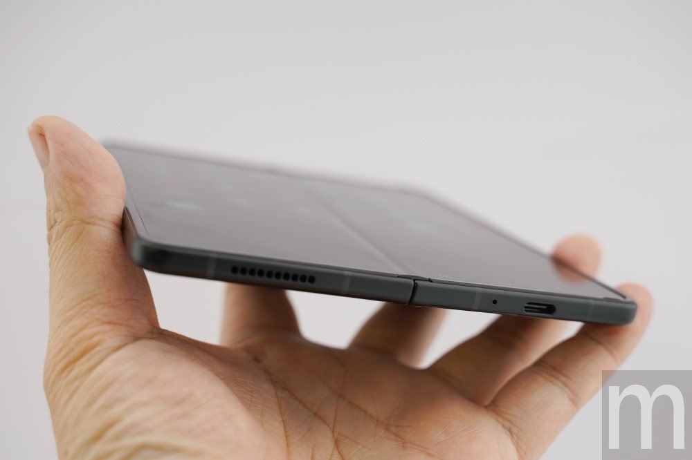 三星Galaxy Z Fold 5传用这“专利” 让屏幕摊平的折痕更不明显了