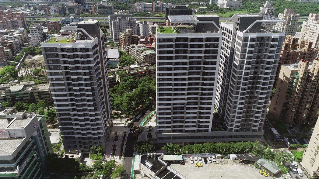 台北市政府今年度「青銀換居計畫」新增南港區東明社宅，不只提供一房型空間，也有二、...