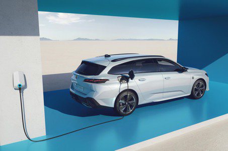 直接用現車改！Peugeot 定於 2025 年前將旗下車款全數電氣化