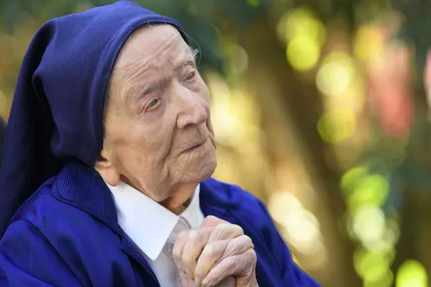 世界上已知最长寿人瑞、法国修女安德烈（Sister André）惊传去世，享嵩寿118岁。法新社(photo:UDN)