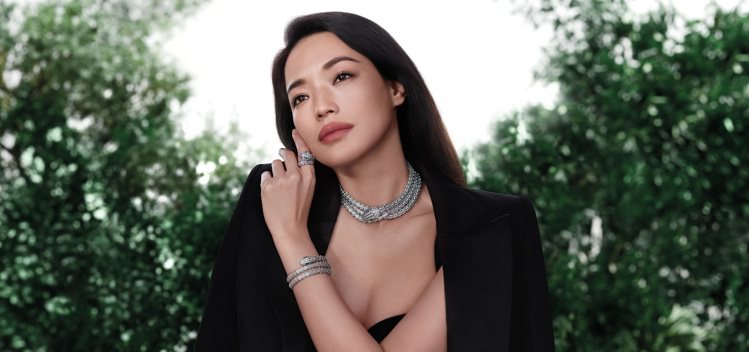 寶格麗品牌代言人舒淇在全新形象廣告中演繹Serpenti系列珠寶。圖／寶格麗提供
