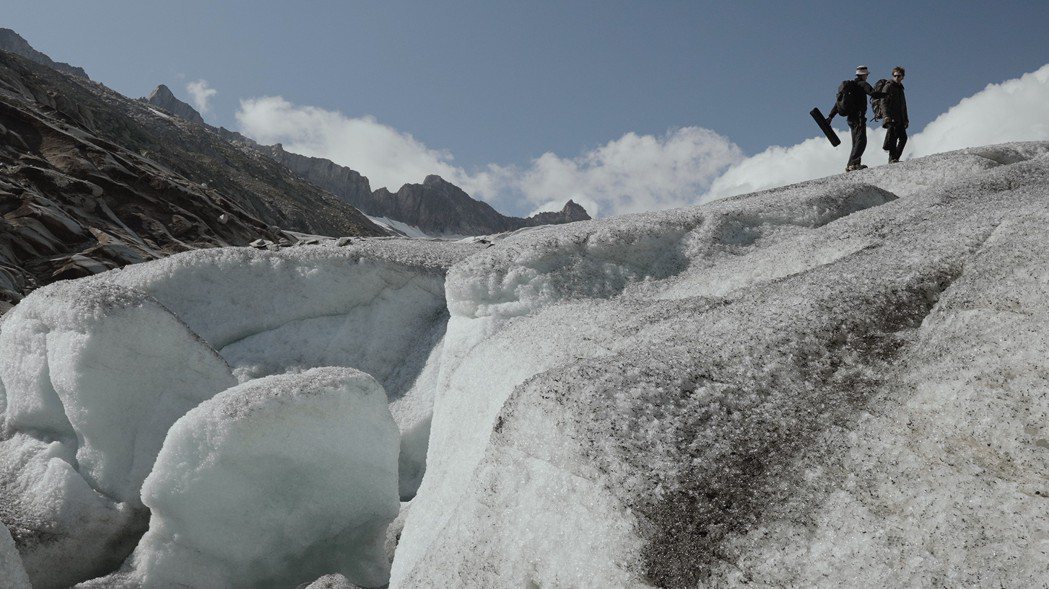 Douglas Mandry在瑞士冰川中探勘，並發掘冰川的蛻變。圖／萊珀妮提供