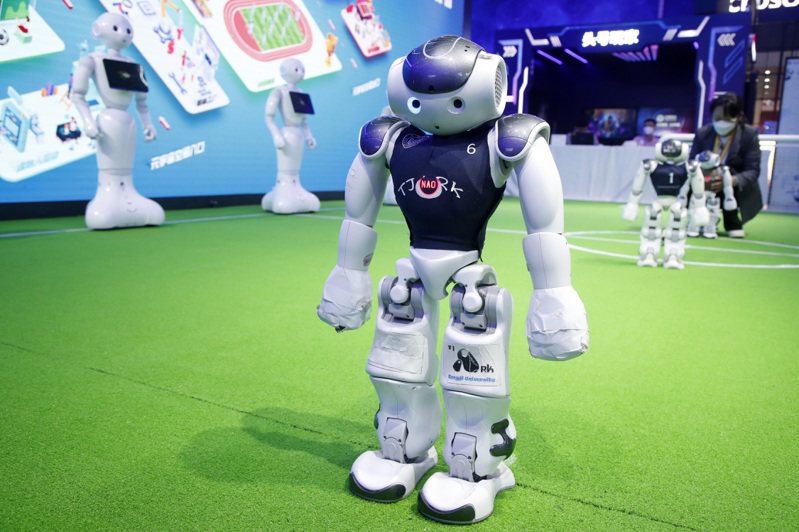 上海力爭2025年實現人民幣1000億元機器人關聯產業規模。中新社