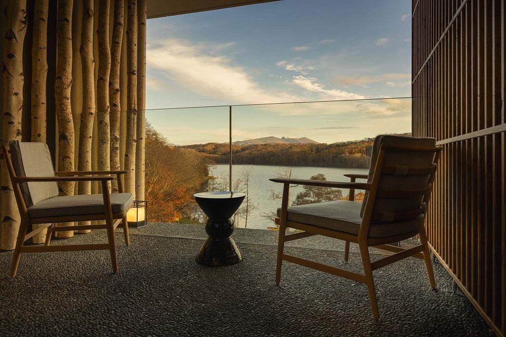 「星野集團 界 波羅多」所有客房都能一覽湖光美景。圖／星野集團提供