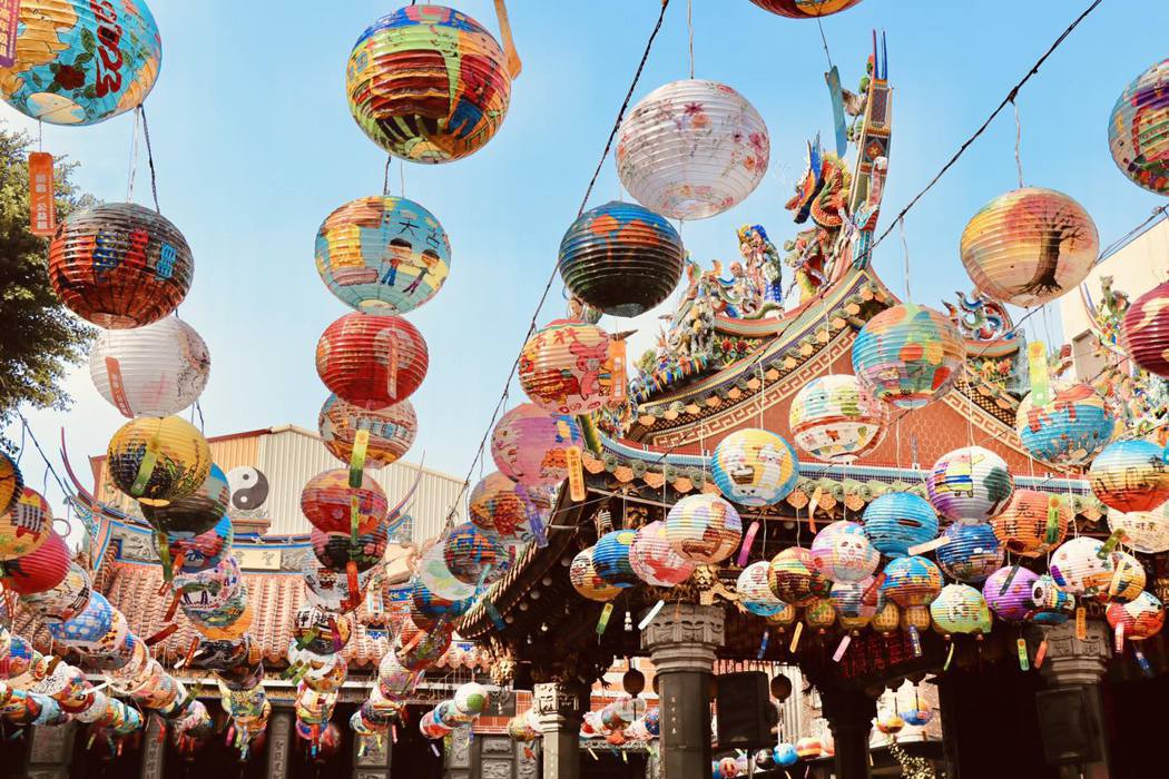 (圖4)台南普濟殿燈會，由廟方及地方國中小學生共同彩繪燈籠，逾1600盞形成壯觀...