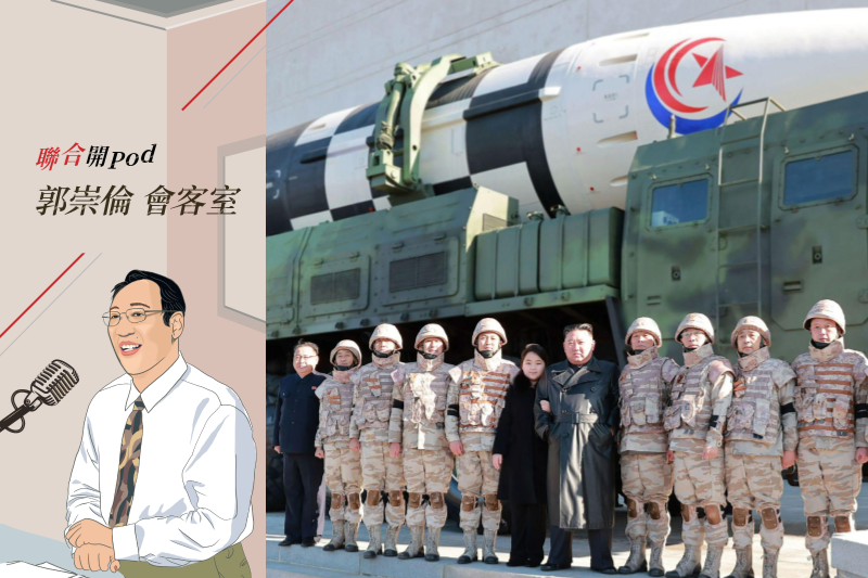 北韓領導人金正恩（中）健康問題成謎，日前帶著女兒金朱愛（左六）參與火星-17型洲際飛彈試射。 美聯社