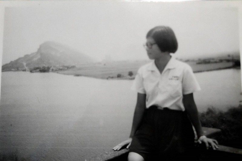 1961年，還是女學生時期的我，與半屏山一樣有著高昂的心境。（圖／董玉琴　提供）
