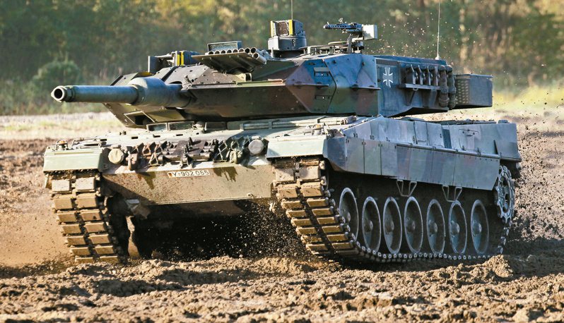 德國外長表明，不會阻撓波蘭把豹2戰車送基輔。圖為德製豹2戰車。美聯社