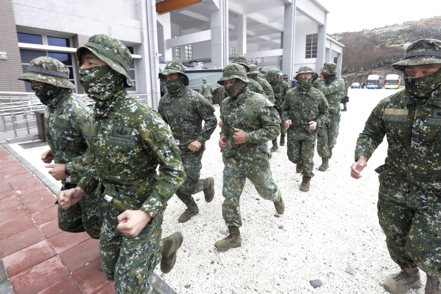 國際與戰略研究中心（CSIS）最近的兵棋推演要旨顯示，共軍無法輕易用武力拿下台灣。美聯社