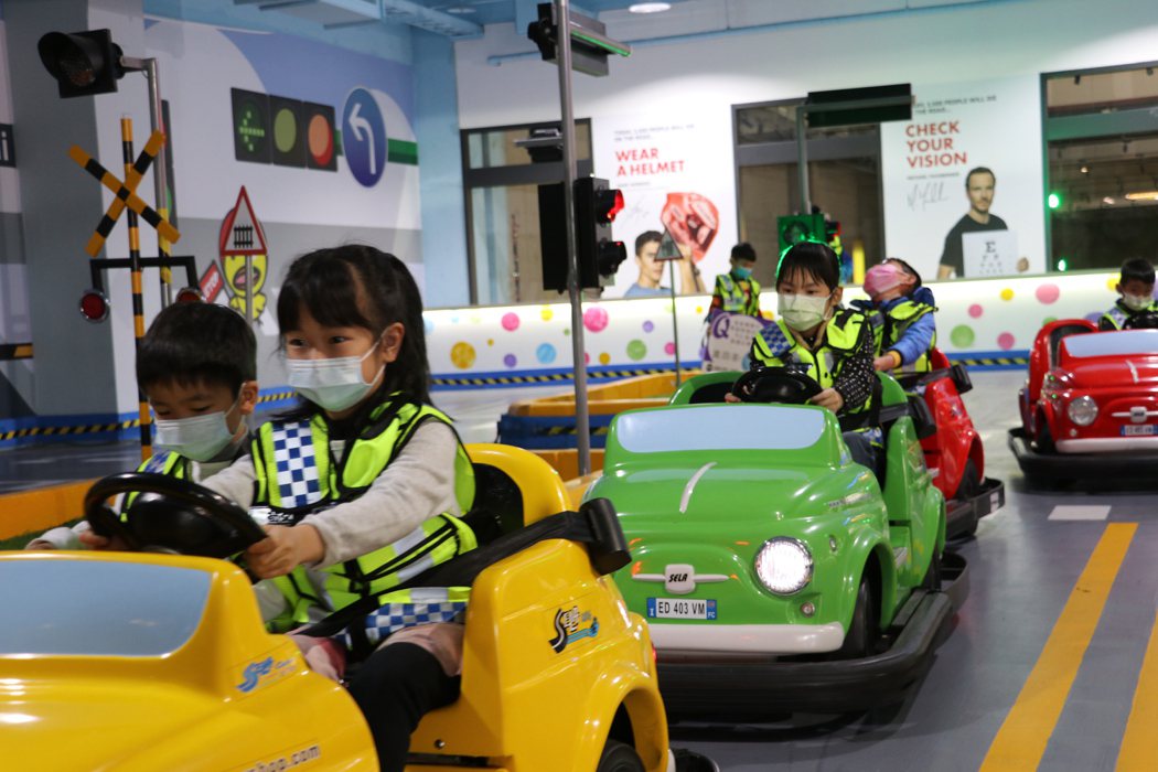 麗寶國際賽車場提供小小駕訓班體驗，提升兒童道安知識。圖／麗寶國際賽車場提供