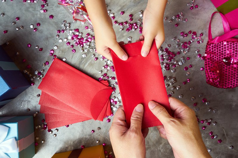 一名女網友抱怨第一年男友給的紅包不多，第三年甚至不包給她。圖片來源／ingimage