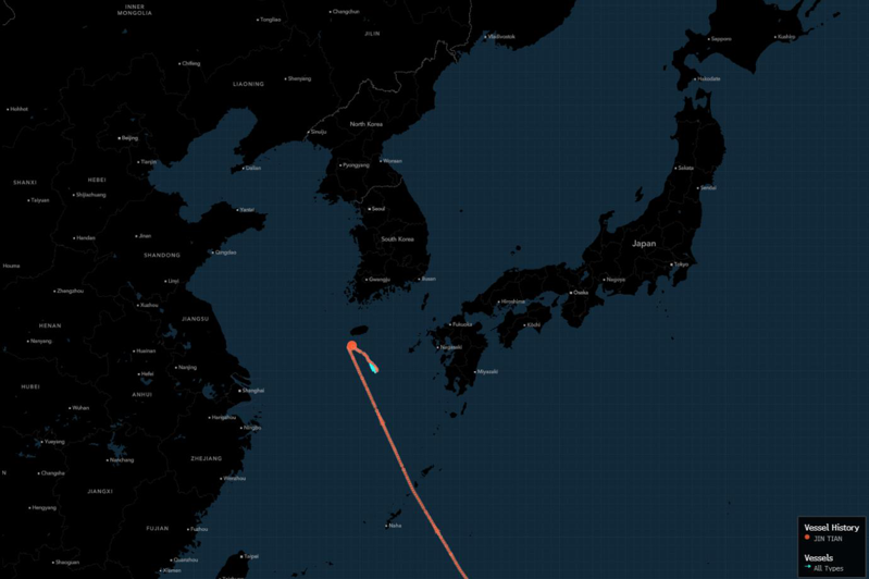 根据日本「共同社」报导，一艘香港註册、名为「金田」（Jin Tian）的货船在日本西南部海域沉没，目前正努力试图营救22名船员。Bloomberg(photo:UDN)