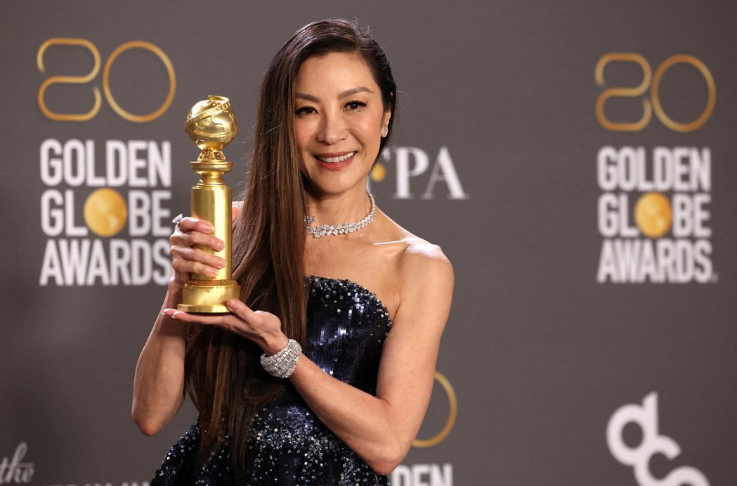 楊紫瓊憑《媽的多重宇宙》勇奪金球獎音樂喜劇類影后。 圖／路透社
