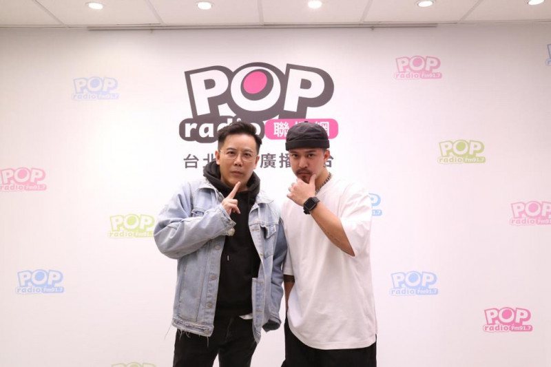 導演姜寧(左)、黃遠上「幕前幕後偷偷看」，暢聊「山中森林」幕後故事。圖／POP Radio提供