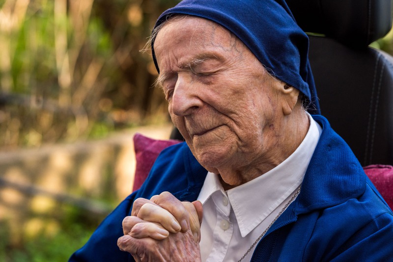 世界上已知最長壽人瑞、法國修女安德烈（Sister André）日前在睡夢中離世，享嵩壽118歲。路透／Alamy