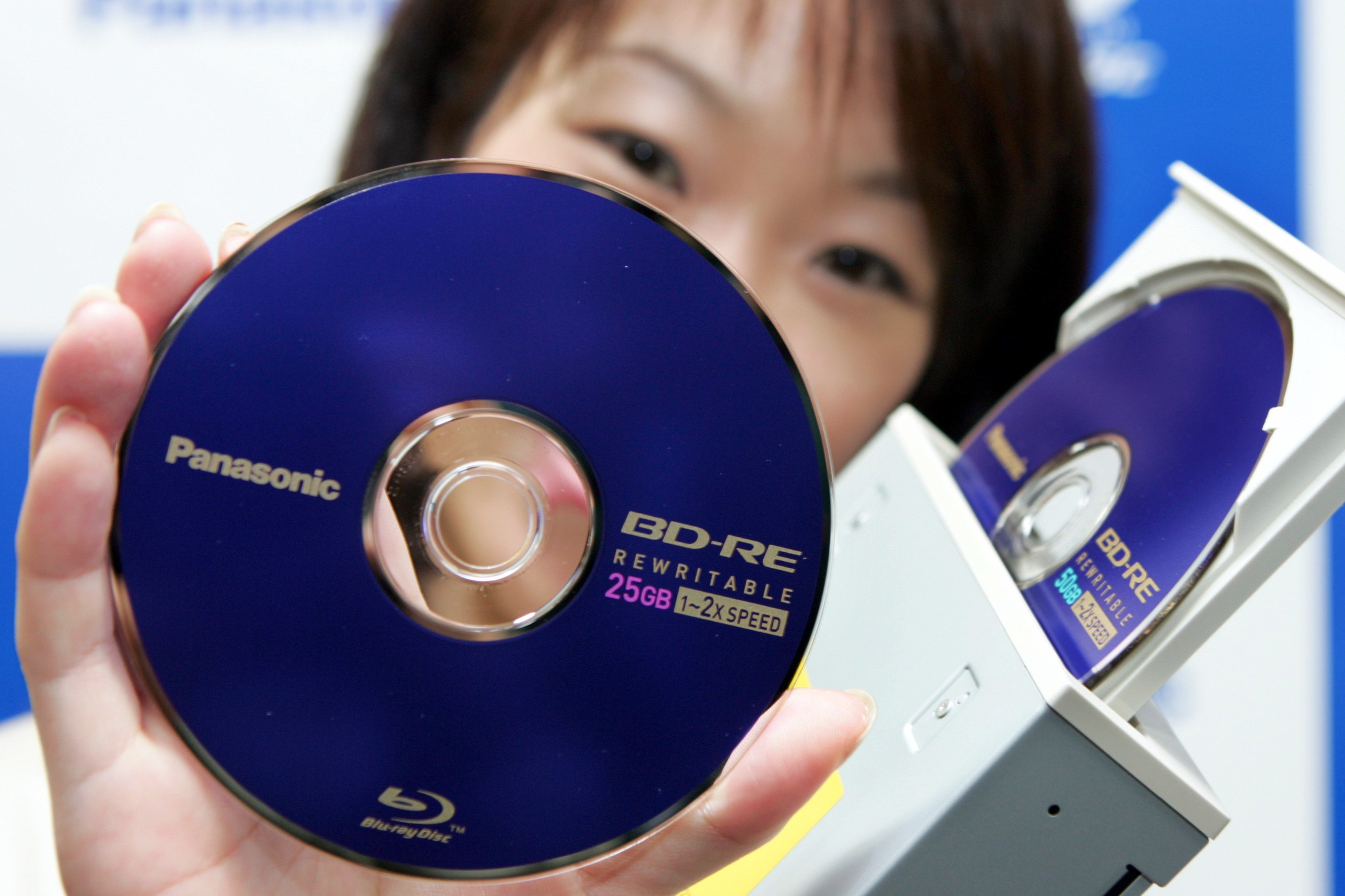 Fw: [新聞] 時代的眼淚！Panasonic宣布停產燒錄用藍光光碟片