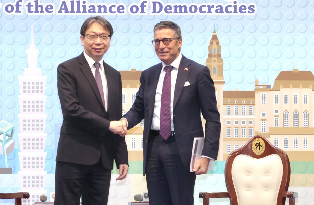 外交部次長蔡明彥（左）。    圖/聯合報系資料照