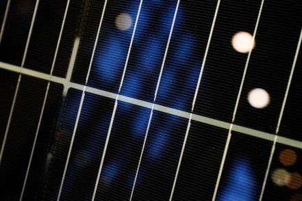 大陸業者開發的晶片在太陽能發電成本降低逾90%方面發揮舉足輕重的作用。