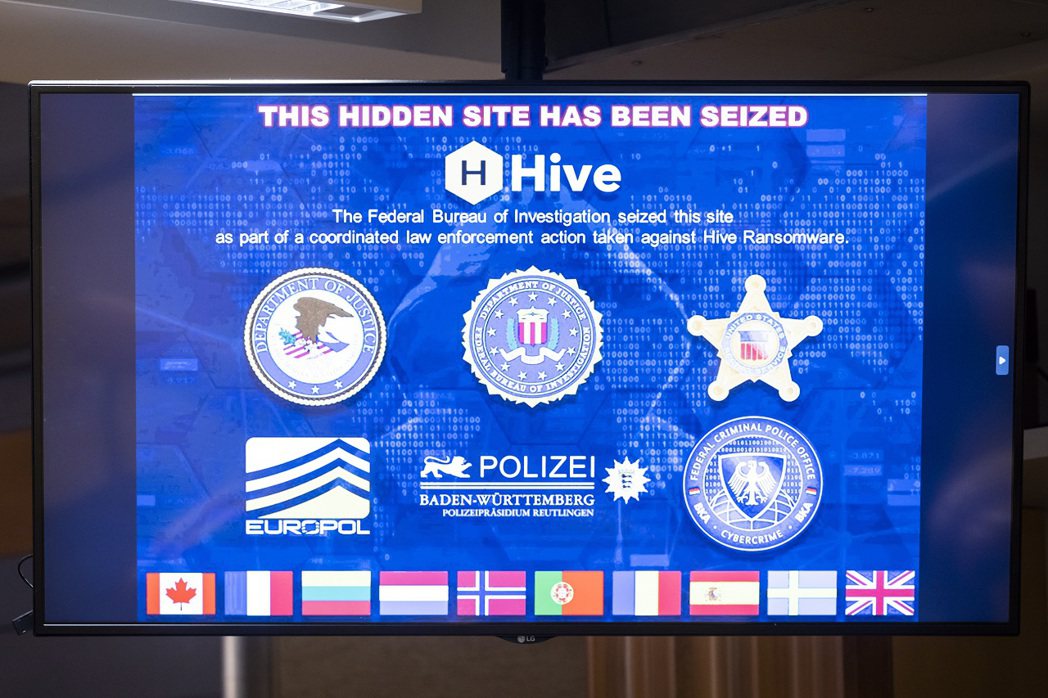 美國司法部26日宣布，FBI成功滲透了犯案累累的「Hive」勒索軟體集團，秘密破...