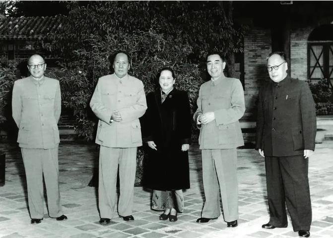 宋慶齡（中）130歲冥誕，中共中央黨史和文獻研究院發文讚揚她對「祖國統一」的貢獻...