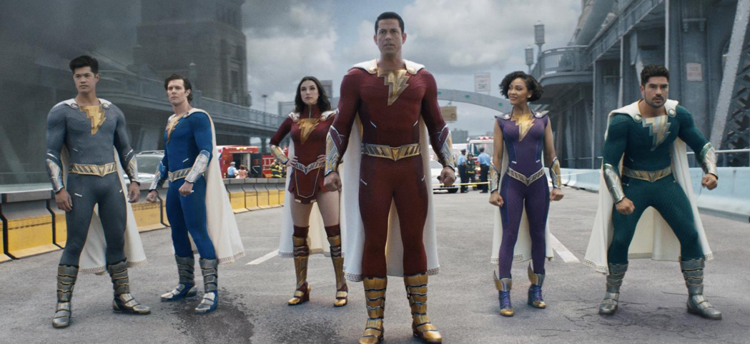 柴克萊威(左四)主演「沙贊！眾神之怒」是今年首部DC超級英雄大片。圖／摘自You...