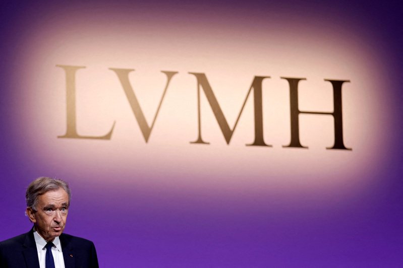 精品龍頭LVMH表示，2022全年集團整體營收成長23%，達792億歐元（86.1億美元），創史上新高。  （路透）