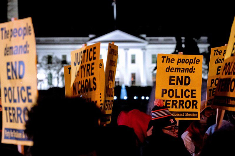 27日已有示威群众聚集在白宫外抗议尼科尔斯之死。法新社(photo:UDN)