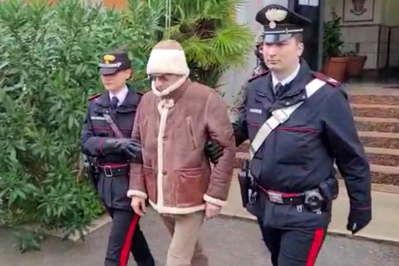 德納羅1月16日前往西西里北部小鎮巴勒摩接受癌症治療時遭義大利警方逮捕，結束30年逃亡。路透
