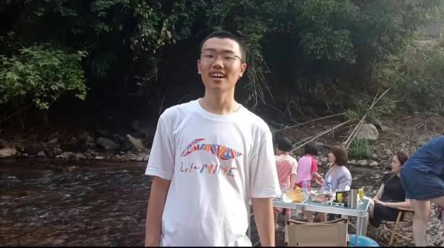 胡鑫宇媽媽發在抖音上的兒子照片。(取材自南方周末)