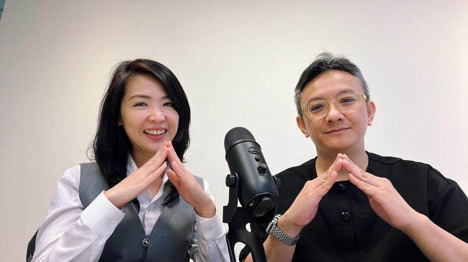 牧師松慕強（右）接受podcast節目《嵐姐好家在》訪問。 圖／《嵐姐好家在》提供