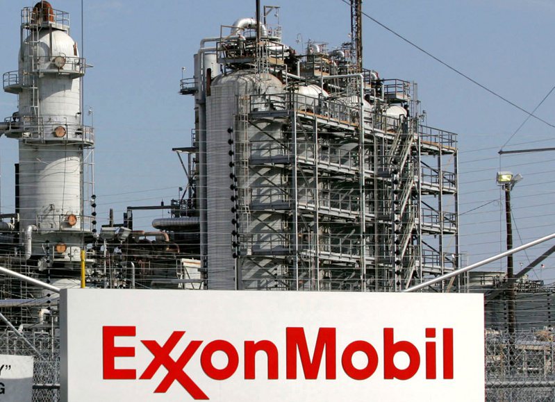 拜價格飆高及需求強勁所賜，美國石油巨擘埃克森美孚（Exxon Mobil）去年獲利高達560億美元，相當於全年每小時狂賺約630萬美元。路透