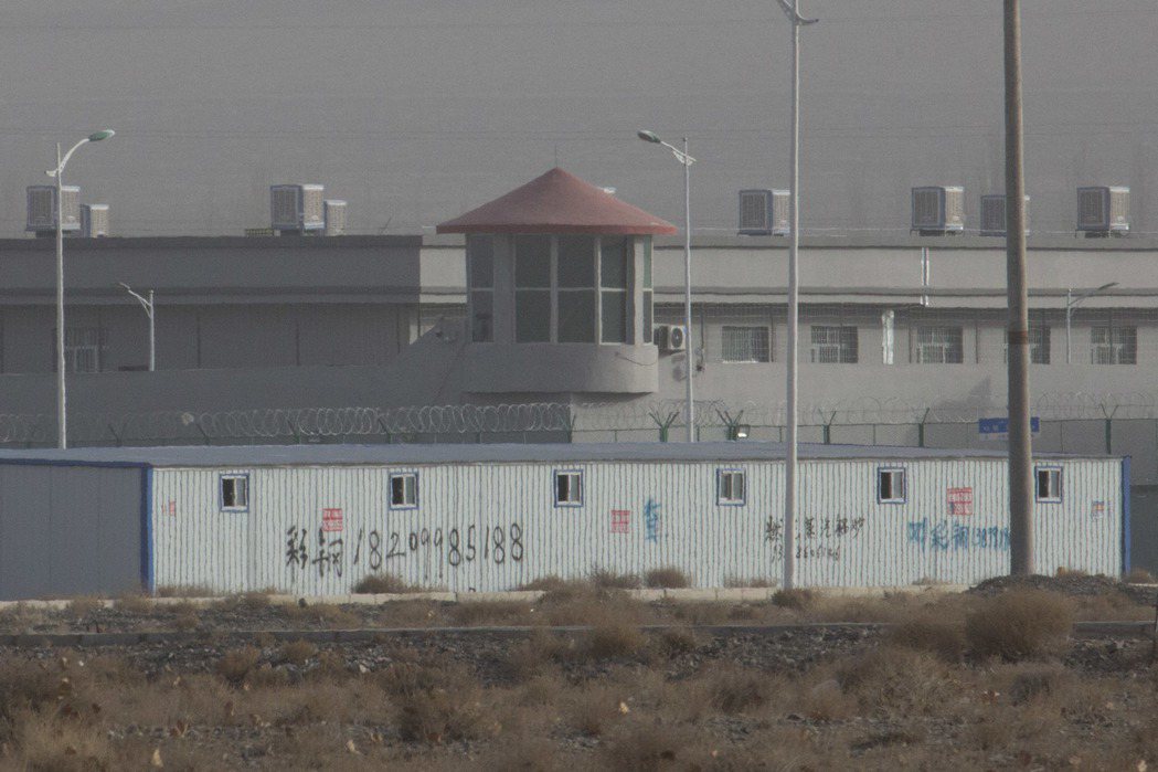 新疆阿圖什崑山工業園區內的「再教育營」。 圖／美聯社　